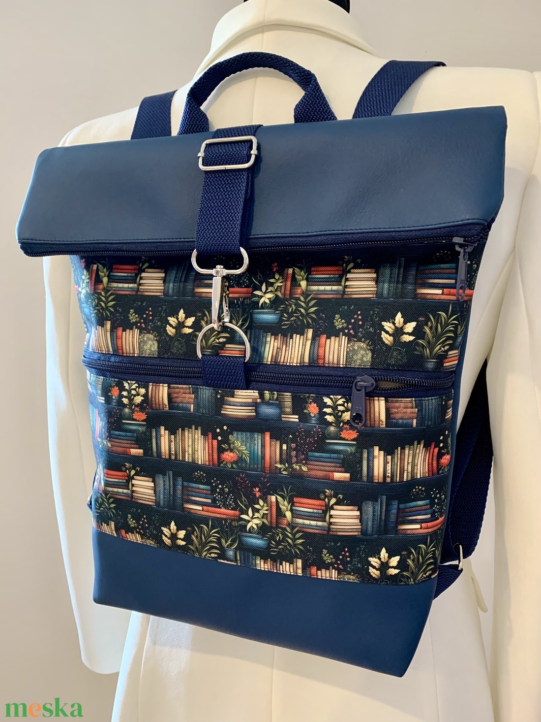 Rolltop hátizsák könyv mintás-Vízálló-Hátizsák-Hátitáska - táska & tok - hátizsák - roll top hátizsák - Meska.hu