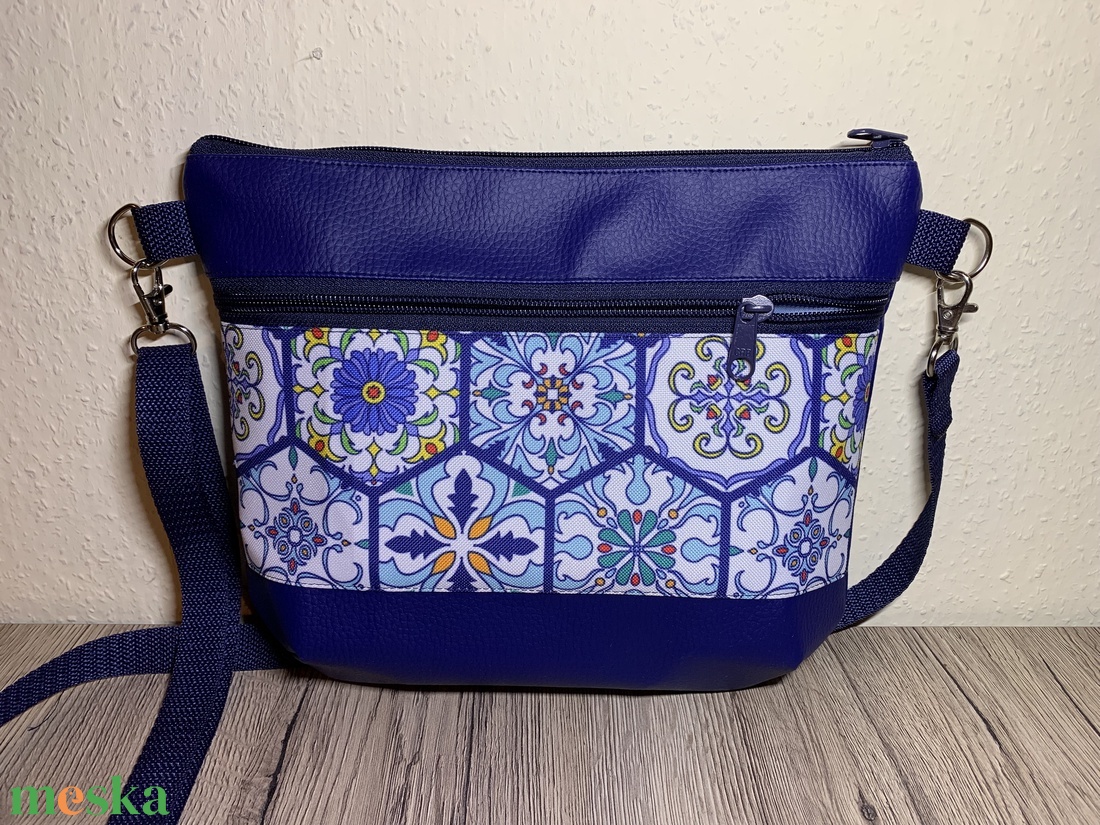 Vállon átvethető táska-cross body-Portugál csempe mintás            - táska & tok - kézitáska & válltáska - vállon átvethető táska - Meska.hu