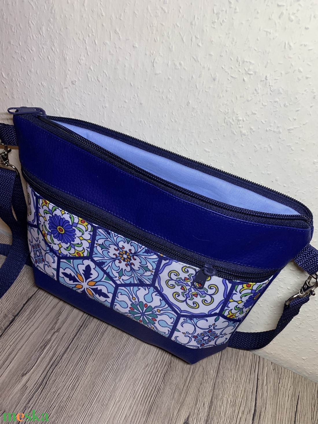 Vállon átvethető táska-cross body-Portugál csempe mintás            - táska & tok - kézitáska & válltáska - vállon átvethető táska - Meska.hu