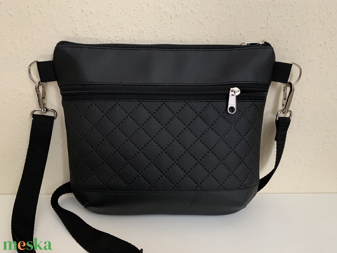 Elegáns fekete textilbőr crossbody / válltáska/ keresztpántos táska/ oldaltáska - táska & tok - kézitáska & válltáska - vállon átvethető táska - Meska.hu