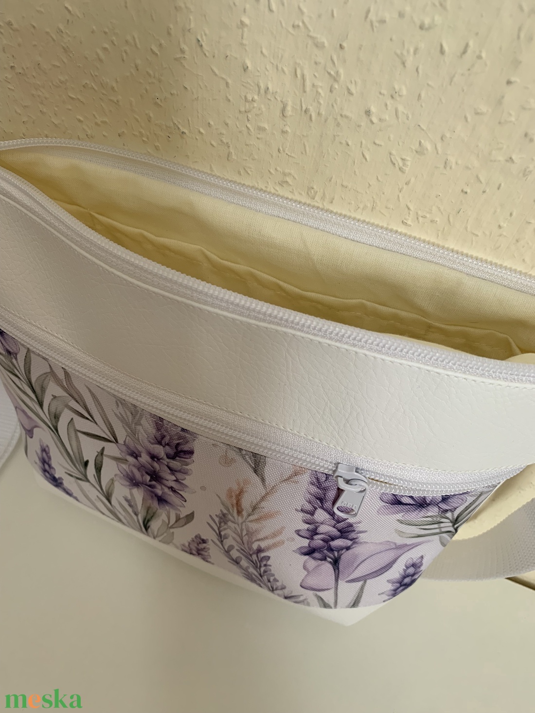 Vállon átvethető táska-cross body-Levendula virág mintás  - táska & tok - kézitáska & válltáska - vállon átvethető táska - Meska.hu