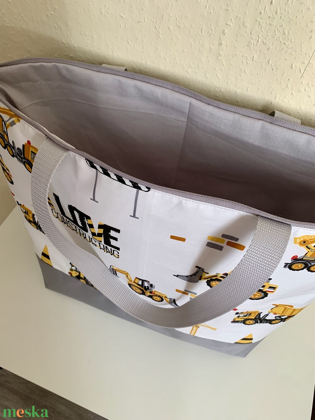 Ovis ágyneműtartó táska, ovis ágyneműs táska, cipzáras, ovis felszerelés, egyéb ovis kiegészítő, Munkagép mintás - játék & sport - ovis felszerelés - egyéb ovis kiegészítő - Meska.hu