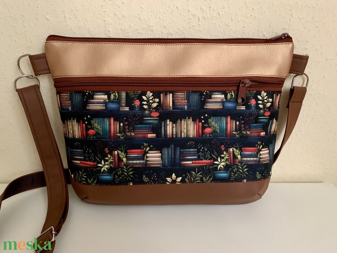 Vállon átvethető táska-cross body-Könyv mintás  - táska & tok - kézitáska & válltáska - vállon átvethető táska - Meska.hu