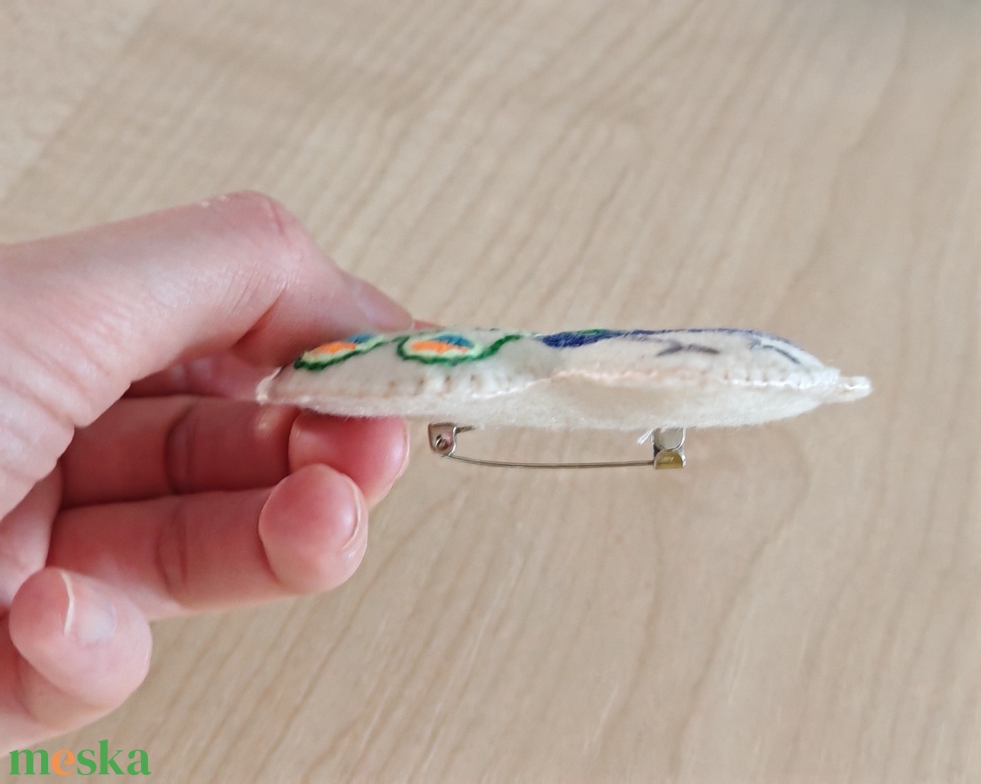 Páva kitűző - ékszer - kitűző és bross - Meska.hu