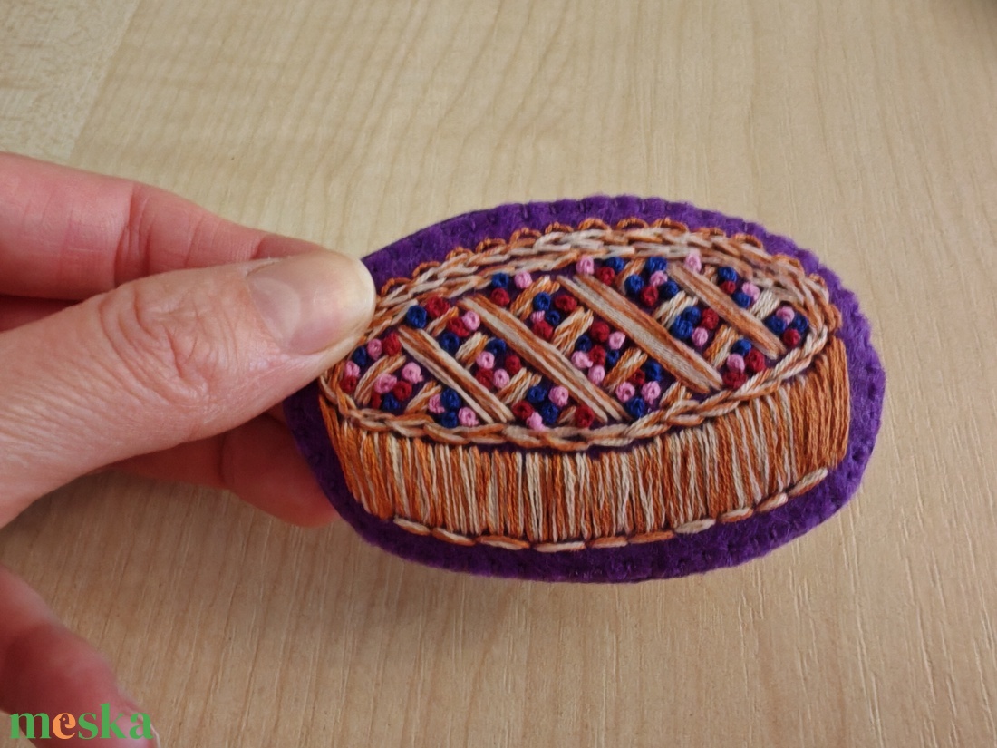 Pite kitűző - ékszer - kitűző és bross - Meska.hu