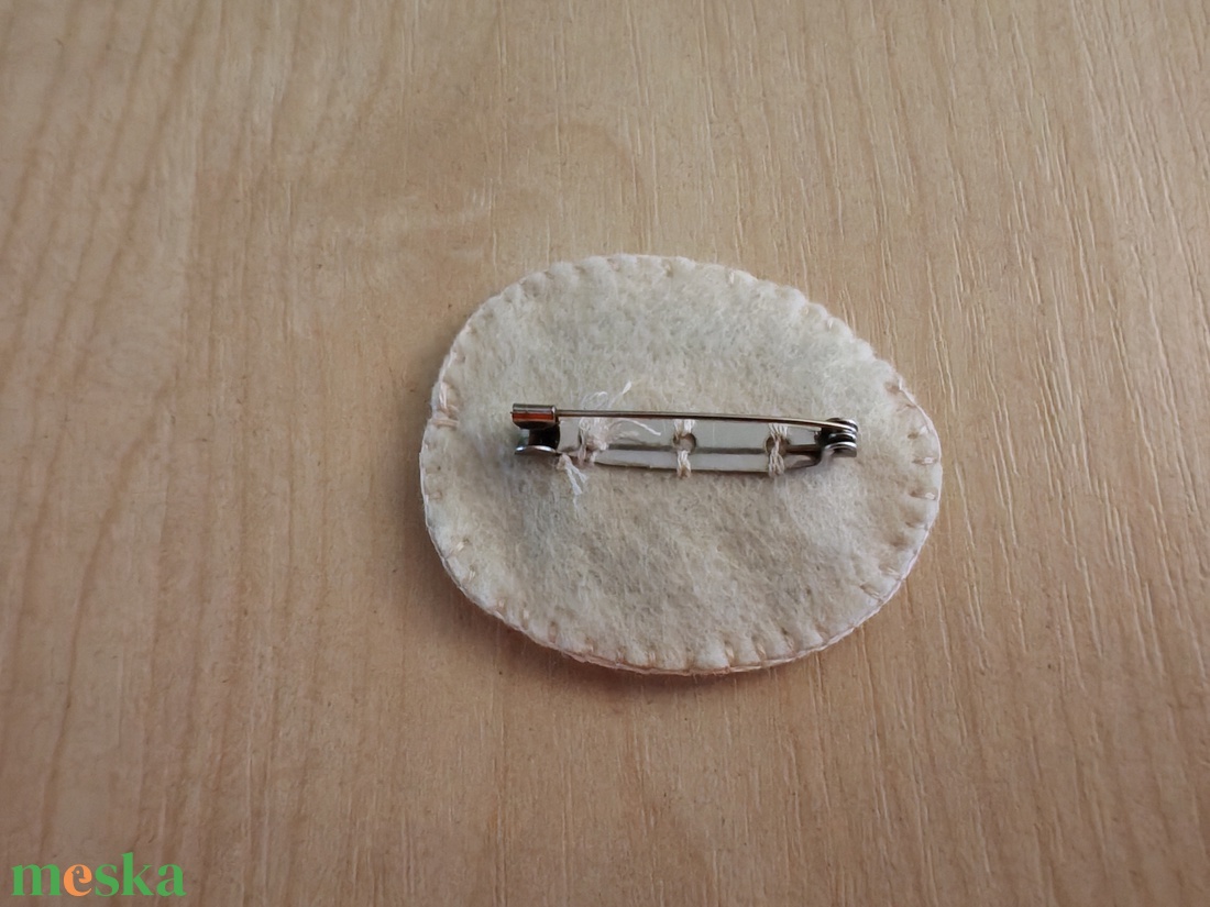 Maki sushi tekercs kitűző - ékszer - kitűző és bross - Meska.hu