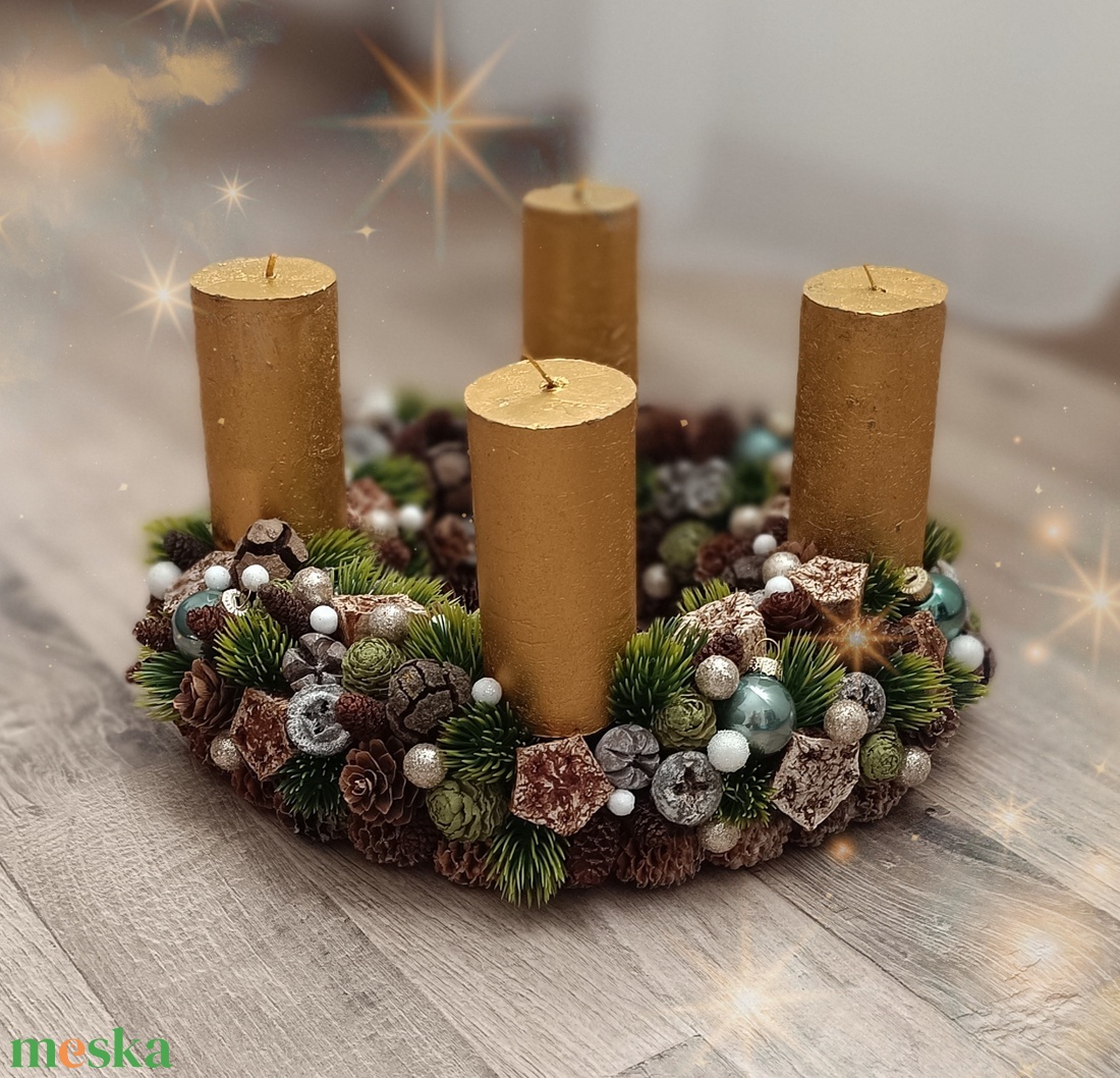 Adventi koszorú arany színű gyertyákkal - karácsony - adventi díszek - adventi koszorú - Meska.hu