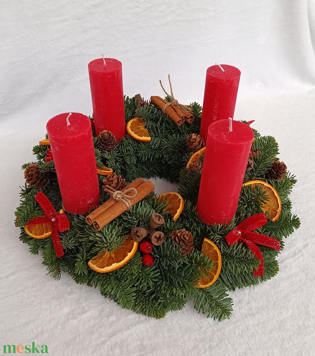 Élőfenyő adventi koszorú piros színű gyertyákkal - karácsony - adventi díszek - adventi koszorú - Meska.hu