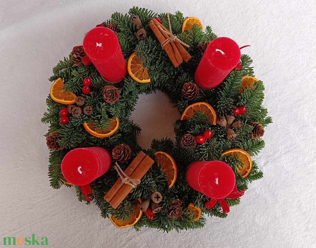 Élőfenyő adventi koszorú piros színű gyertyákkal - karácsony - adventi díszek - adventi koszorú - Meska.hu