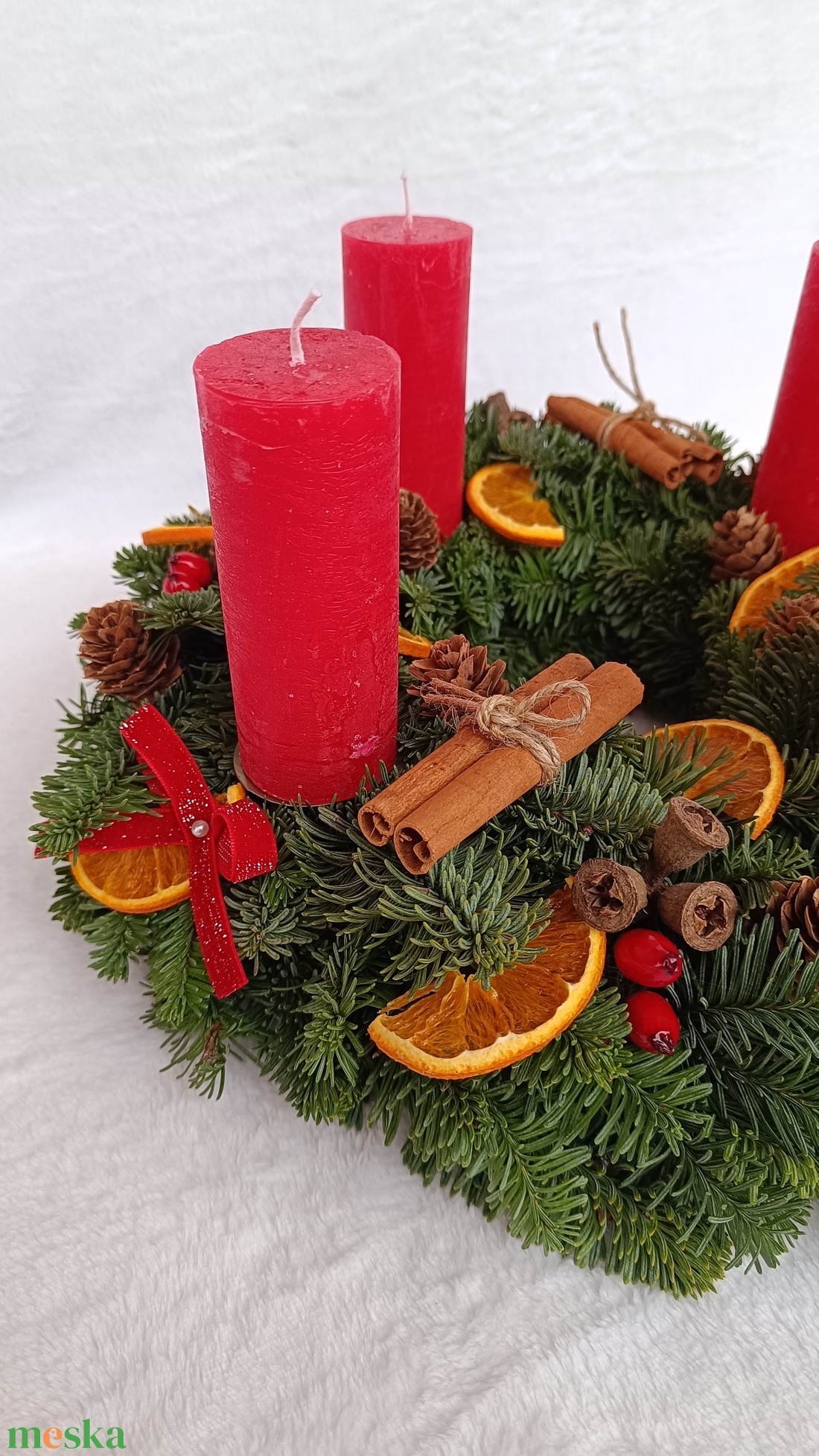Élőfenyő adventi koszorú piros színű gyertyákkal - karácsony - adventi díszek - adventi koszorú - Meska.hu
