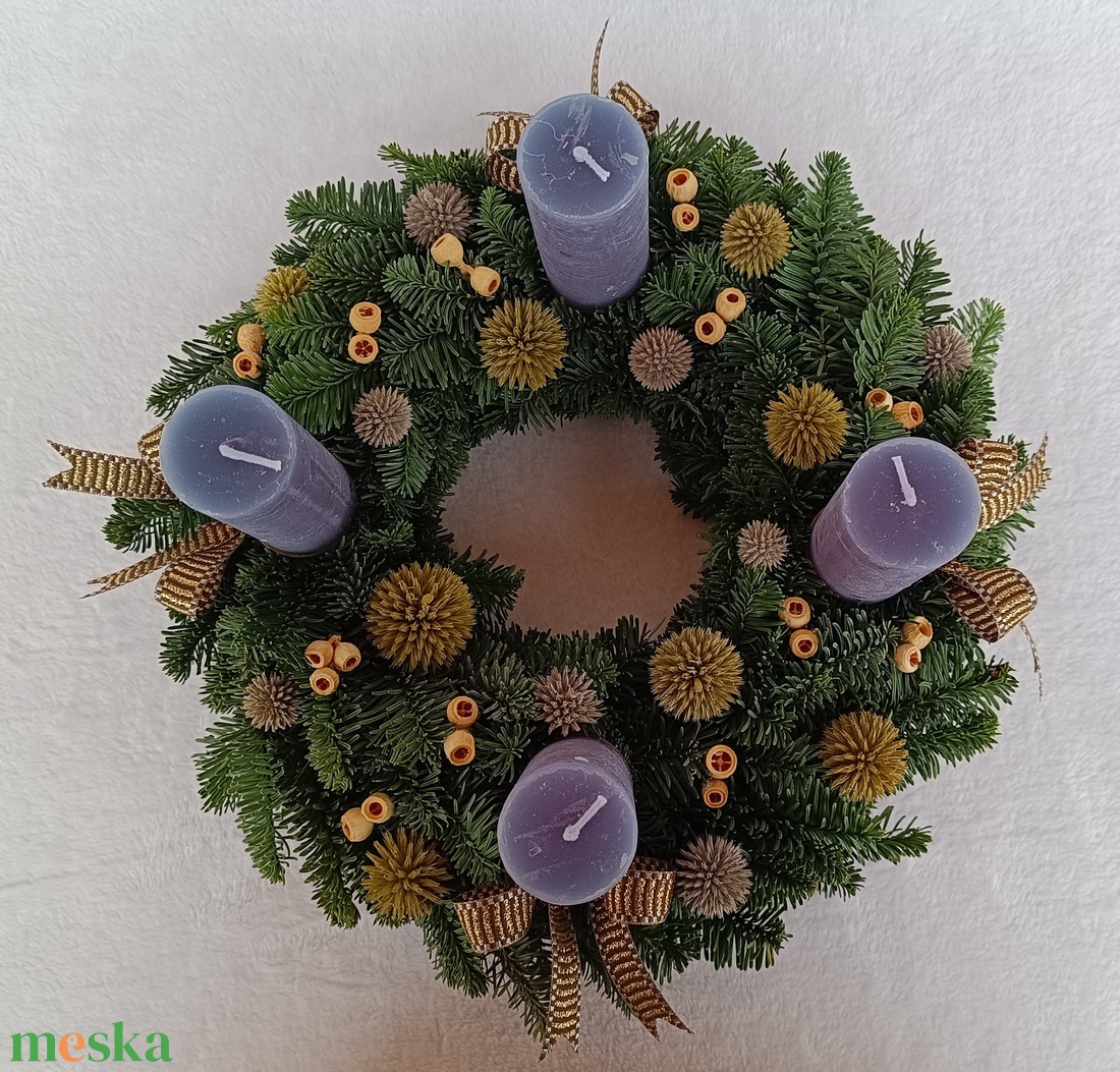 Élőfenyő adventi koszorú kék színű gyertyákkal - karácsony - adventi díszek - adventi koszorú - Meska.hu