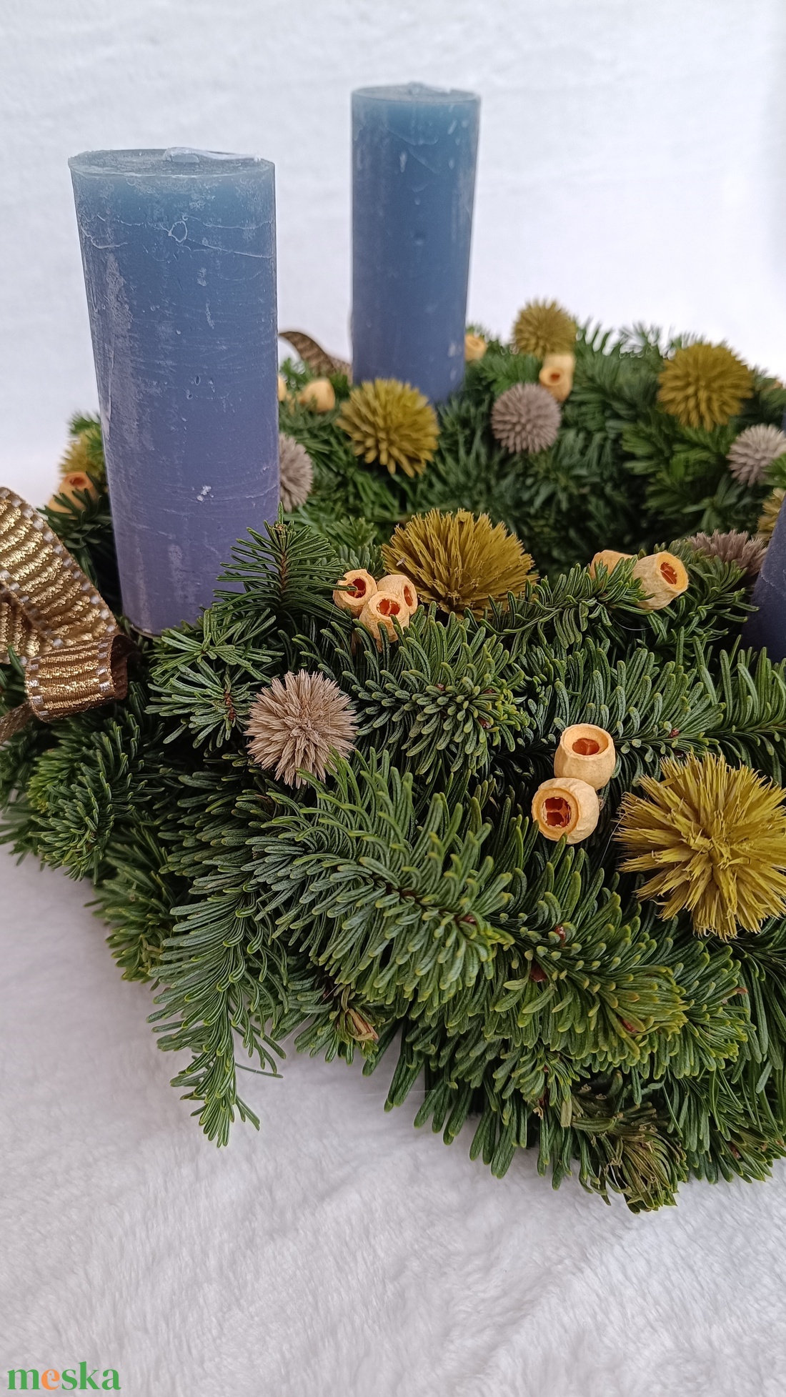 Élőfenyő adventi koszorú kék színű gyertyákkal - karácsony - adventi díszek - adventi koszorú - Meska.hu