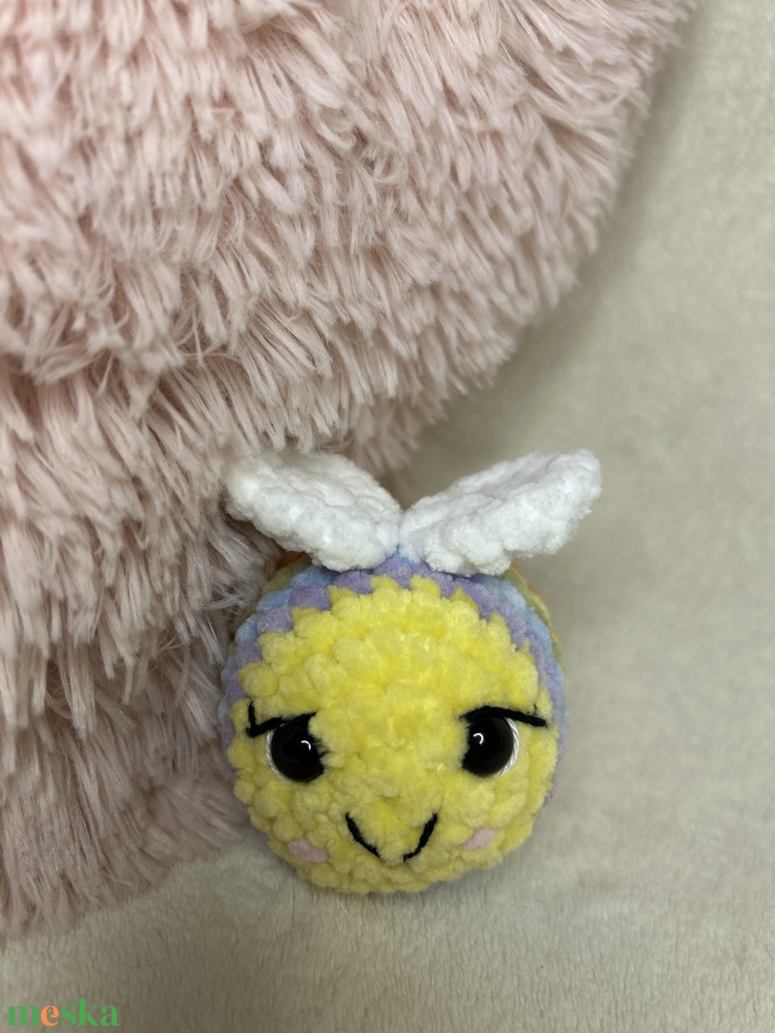 Horgolt plüss szivárvány méhecske � - játék & sport - plüssállat & játékfigura - méhecske - Meska.hu