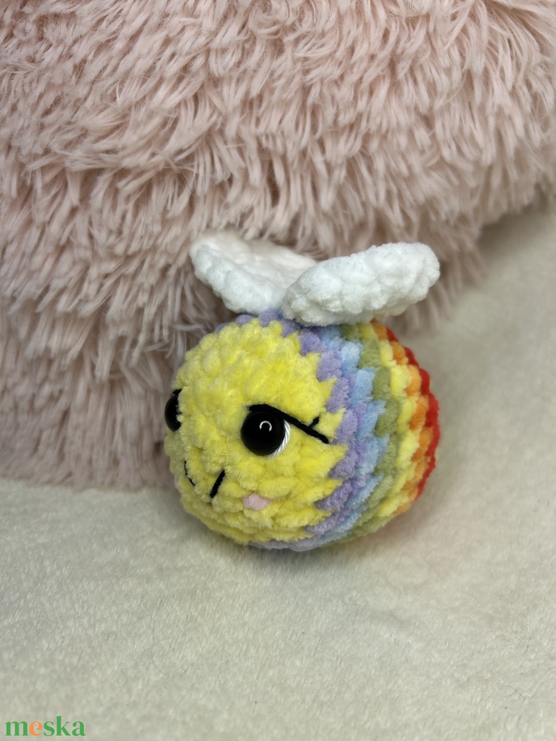 Horgolt plüss szivárvány méhecske � - játék & sport - plüssállat & játékfigura - méhecske - Meska.hu