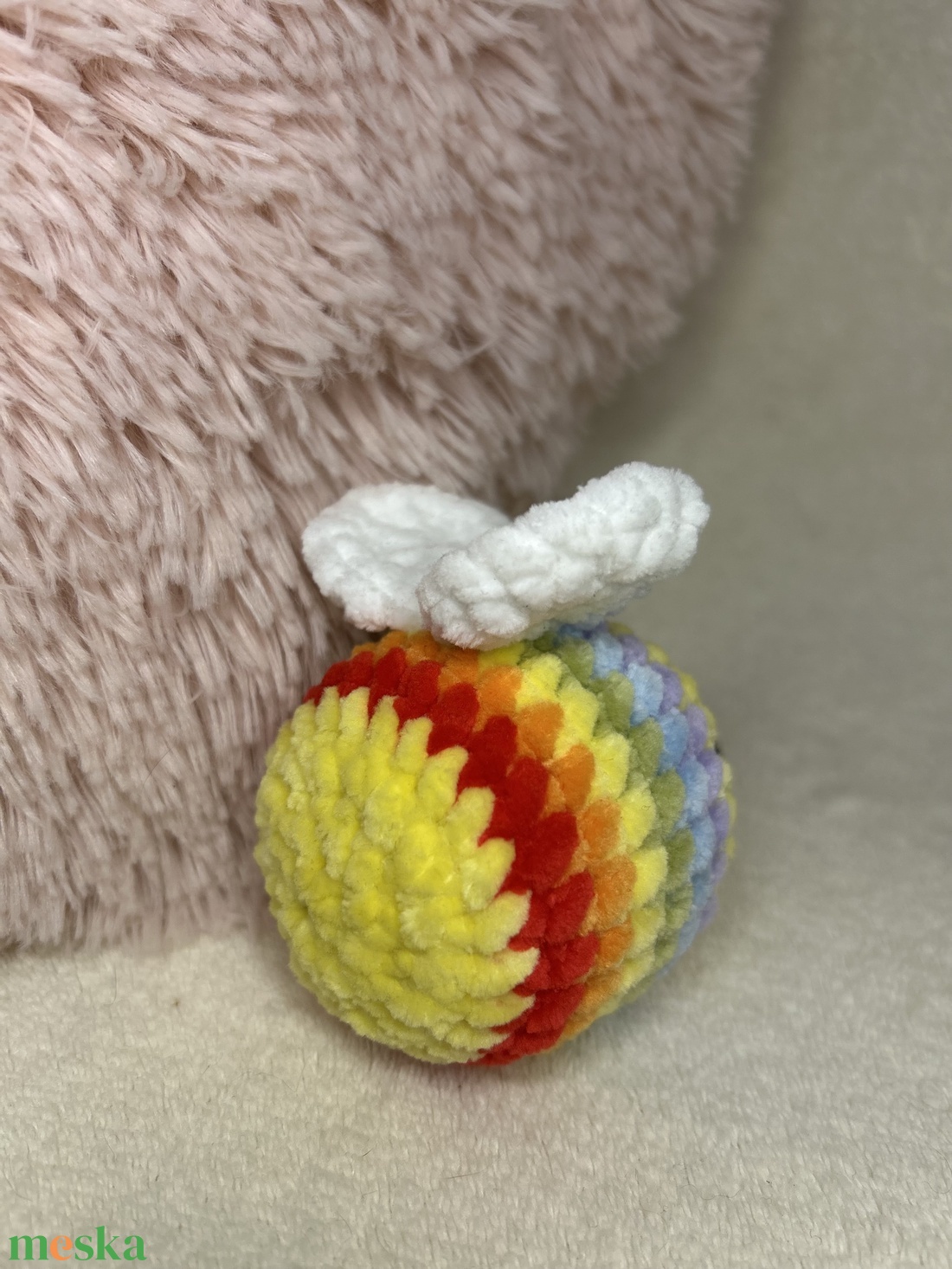 Horgolt plüss szivárvány méhecske � - játék & sport - plüssállat & játékfigura - méhecske - Meska.hu