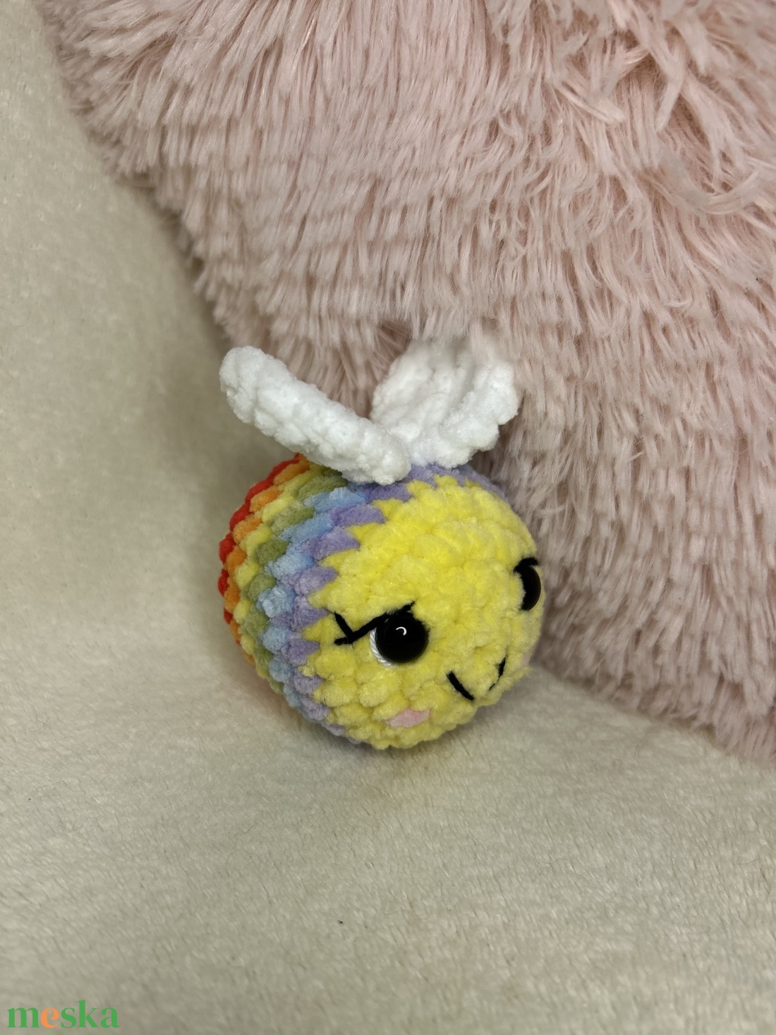 Horgolt plüss szivárvány méhecske � - játék & sport - plüssállat & játékfigura - méhecske - Meska.hu
