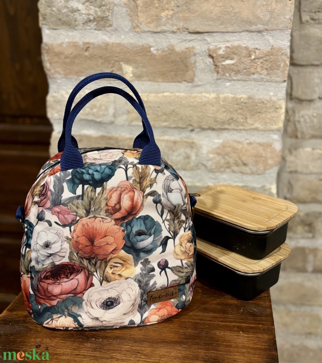 Prémium ételhordó táska vállpánttal, vízhatlan béléssel, zsebbel - táska & tok - uzsonna- & ebéd tartó - ebéd tasak, doboz - Meska.hu