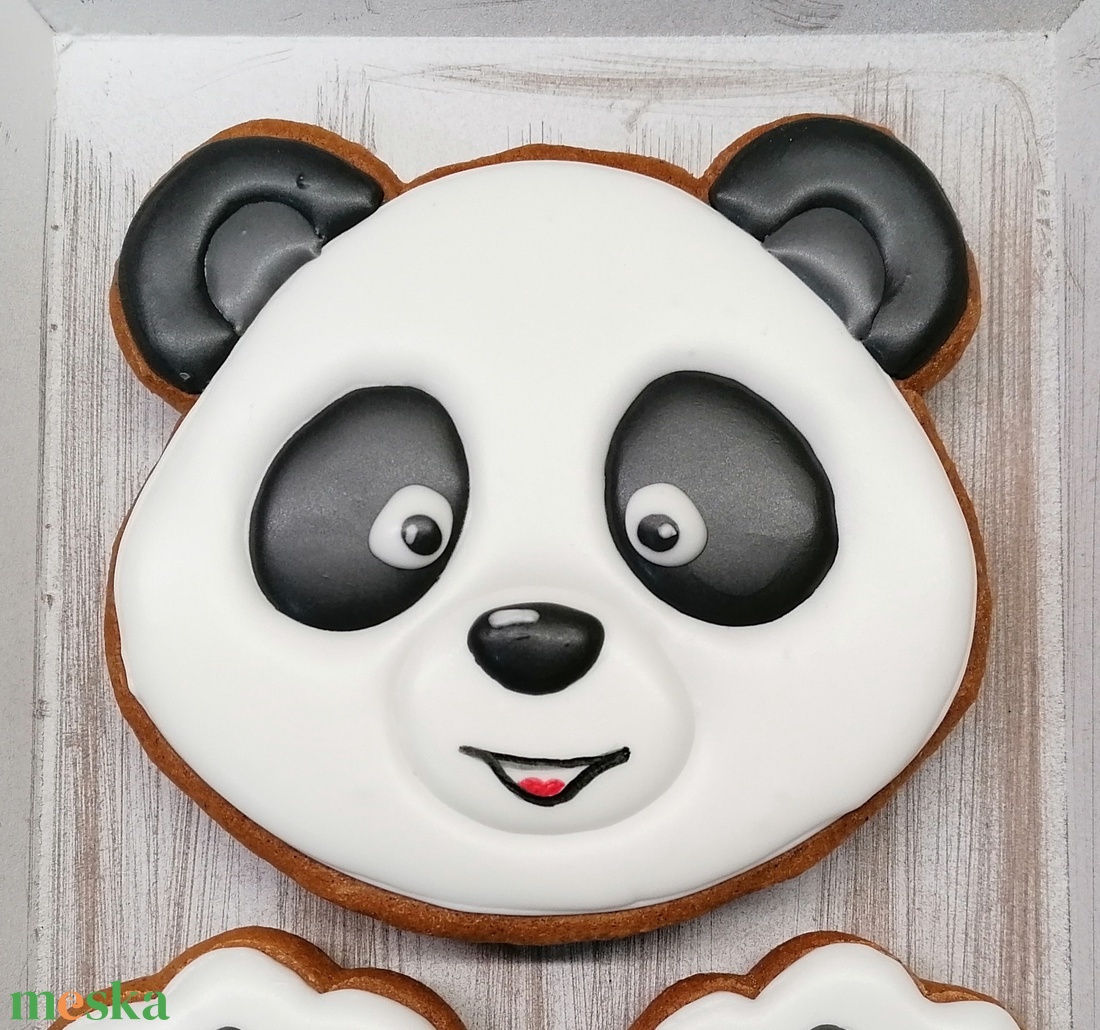 Panda mézeskalács tortadekoráció - élelmiszer - édesség - Meska.hu Panda mézeskalács tortadekoráció - élelmiszer - édesség - Meska.hu