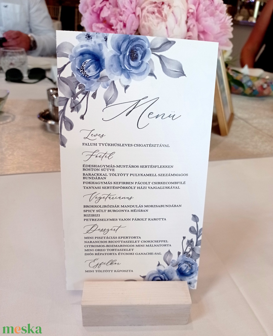 Esküvői menükártya - kék, virágos - esküvő - meghívó & kártya - menü - Meska.hu