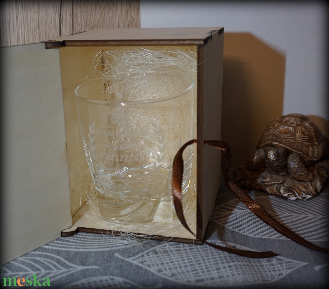 Whiskis pohár fa dobozban - otthon & életmód - konyhafelszerelés, tálalás - tálalás - pohár - Meska.hu