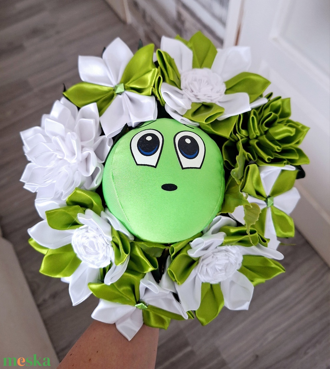 TütüDekor - Ovis ballagási csokor - Zöld/fehér emoji-s - otthon & életmód - dekoráció - virágdísz és tartó - csokor & virágdísz - Meska.hu TütüDekor - Ovis ballagási csokor - Zöld/fehér emoji-s - otthon & életmód - dekoráció - virágdísz és tartó - csokor & virágdísz - Meska.hu