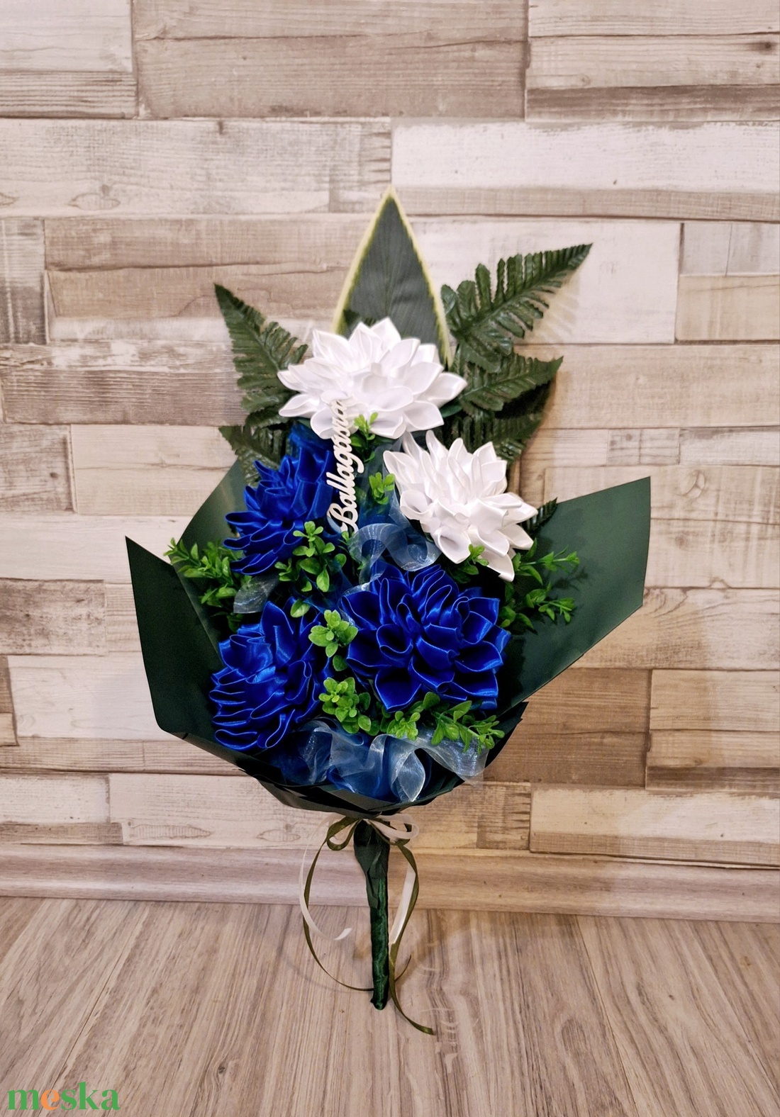 TütüDekor - Kamasz ballagási csokor - Fehér királykék hosszított - otthon & életmód - dekoráció - virágdekoráció - virágdekoráció - Meska.hu