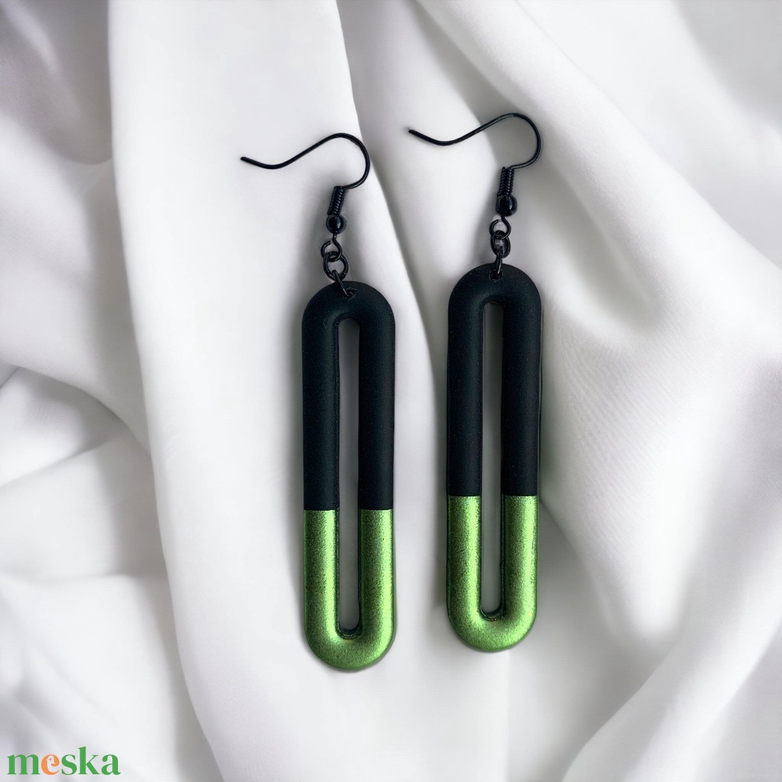 Fekete és zöld elegáns fülbevaló - ékszer - fülbevaló - lógó fülbevaló - Meska.hu
