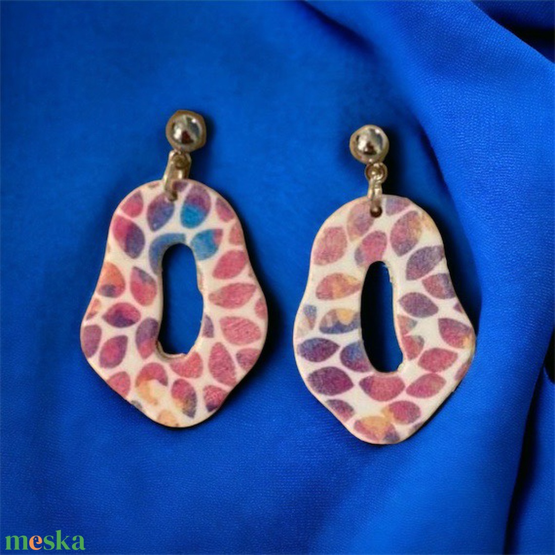 176. Sárgás-kékes-lilás színes virágszirmok kombinációja, különleges alakú fülbevaló - ékszer - fülbevaló - lógó fülbevaló - Meska.hu