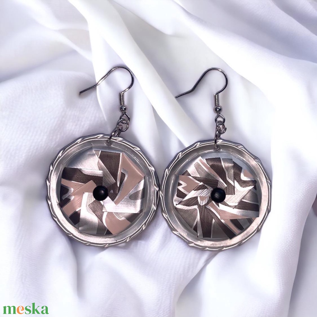 46. Színes egyedi fülbevaló újrahasznosított Nespresso kapszulából - ékszer - fülbevaló - lógós kerek fülbevaló - Meska.hu