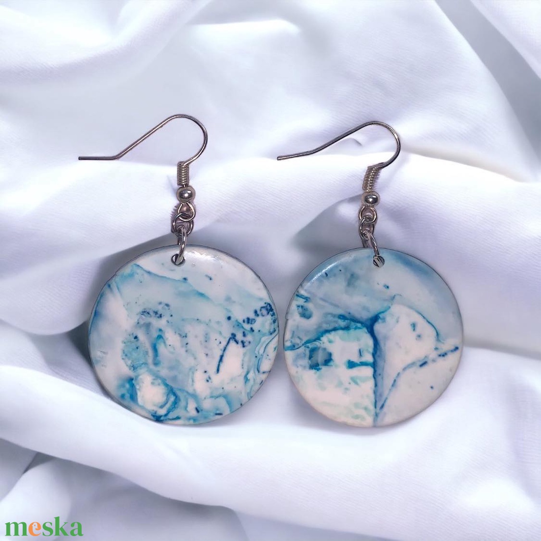 165. Kék márványmintás kerek fülbevaló - ékszer - fülbevaló - lógó fülbevaló - Meska.hu