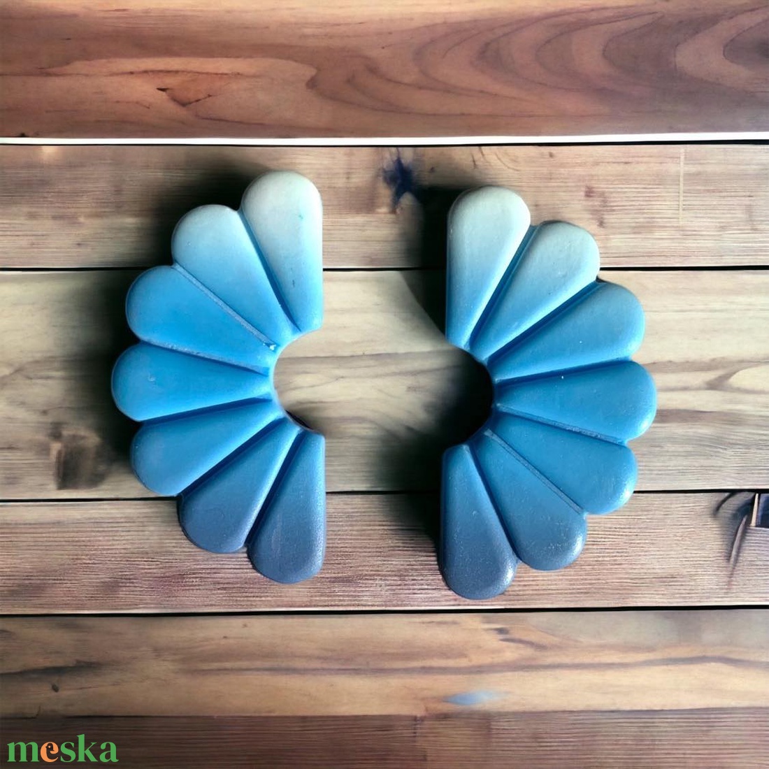 208. Kék ombre típusú virágszirom formájú bedugós fülbevaló - ékszer - fülbevaló - lógó fülbevaló - Meska.hu