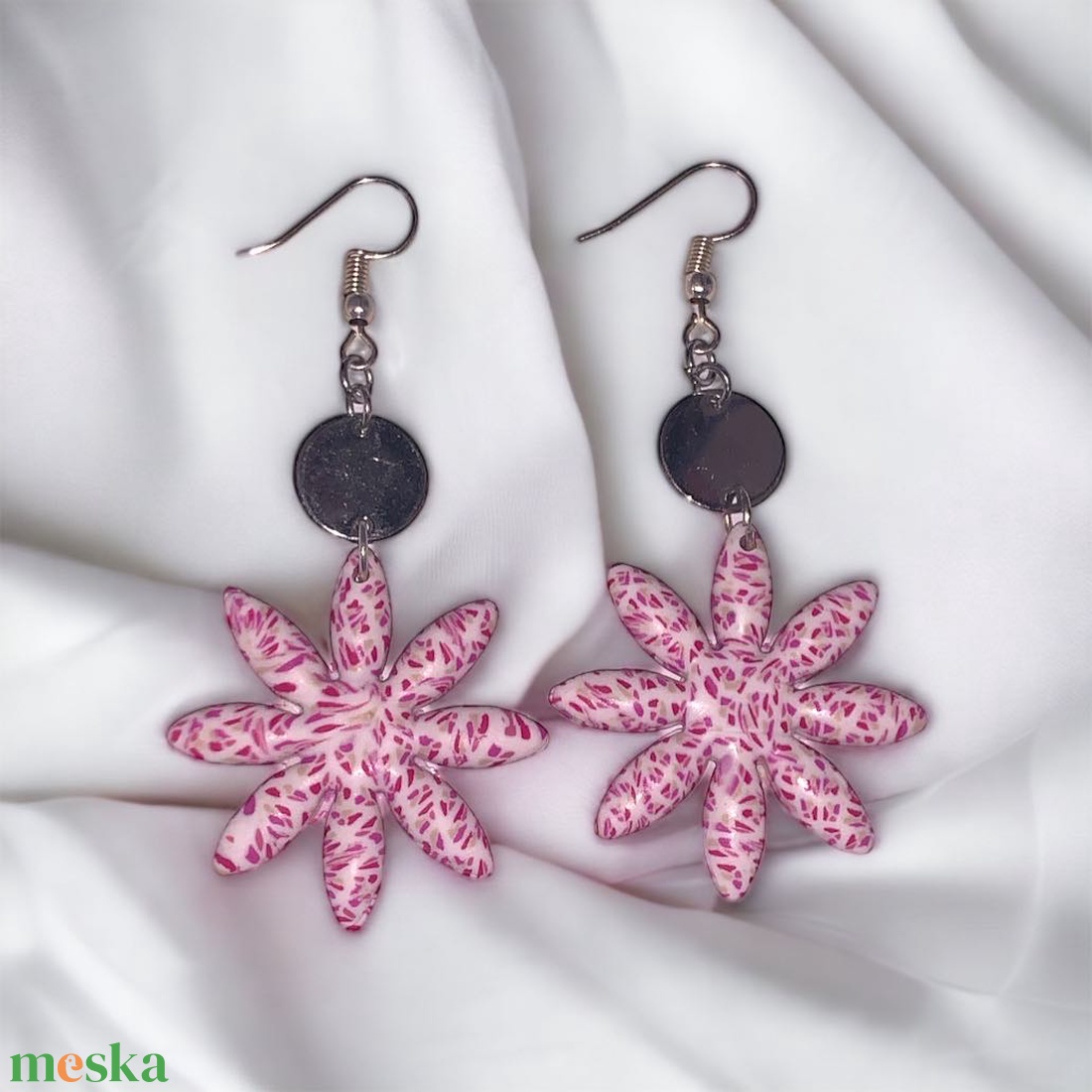 237. 8 szirmú virágformájú fülbevaló ezüst medállal - ékszer - fülbevaló - lógó fülbevaló - Meska.hu