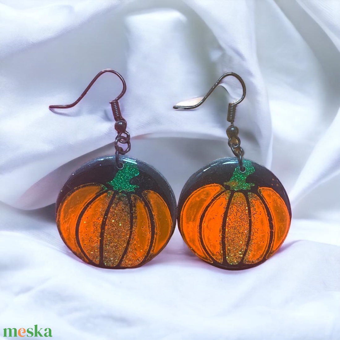 29. Fekete alapon narancssárga sütőtök fülbevaló - ékszer - fülbevaló - lógó fülbevaló - Meska.hu