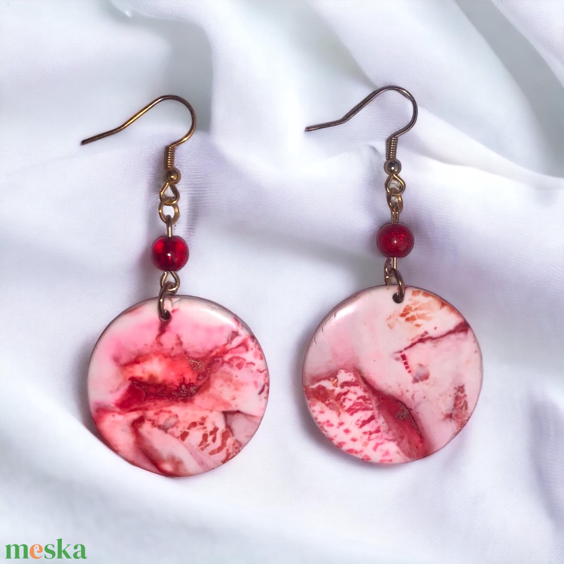 112. Pirosas márványos fülbevaló - ékszer - fülbevaló - lógó fülbevaló - Meska.hu