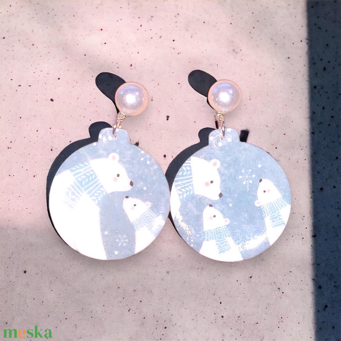 Jegesmedvés karácsonyi fülbevaló - ékszer - fülbevaló - lógós kerek fülbevaló - Meska.hu