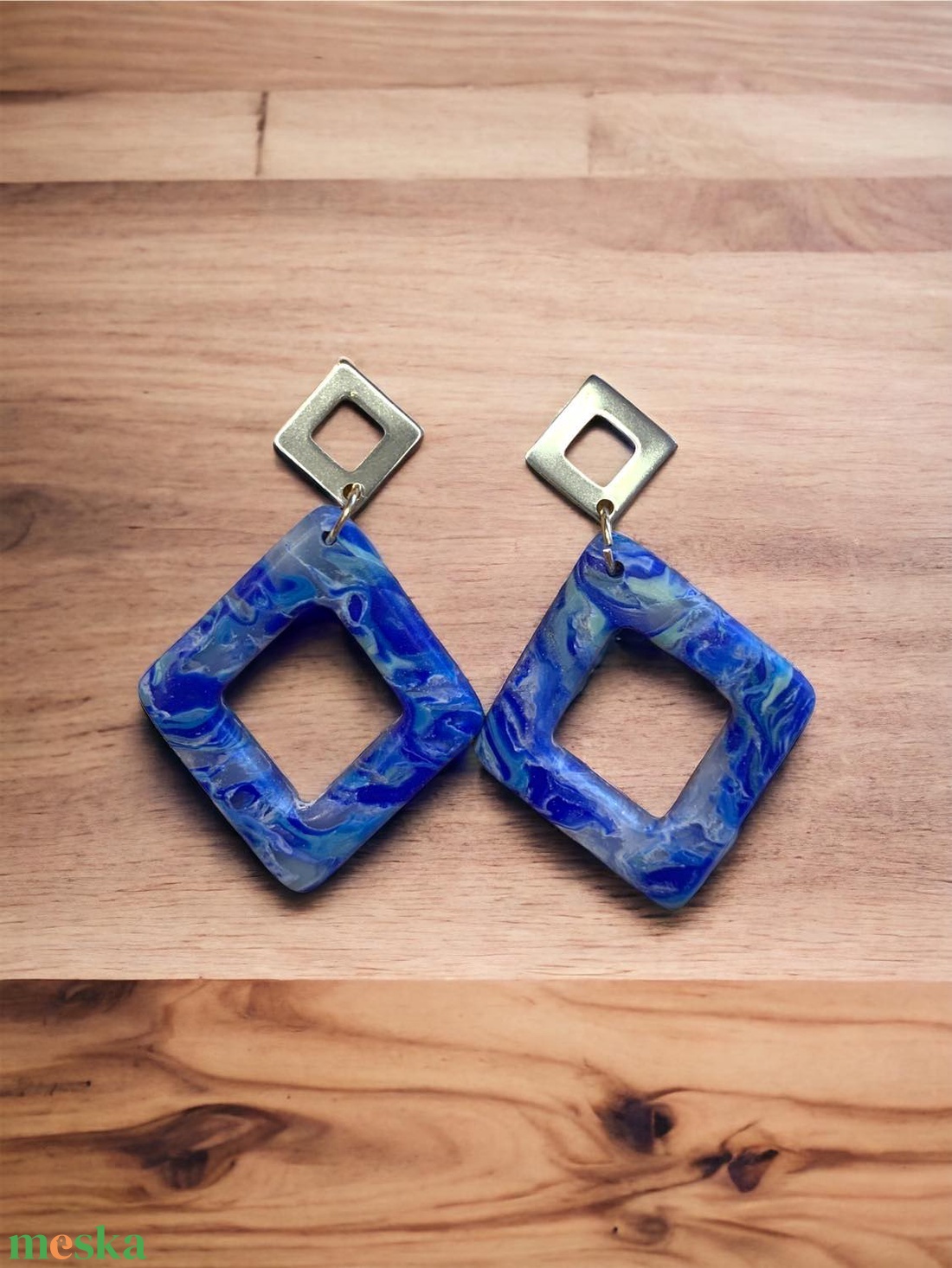 282. Rombuszalakú kék fülbevaló süthető gyurmából - ékszer - fülbevaló - lógó fülbevaló - Meska.hu