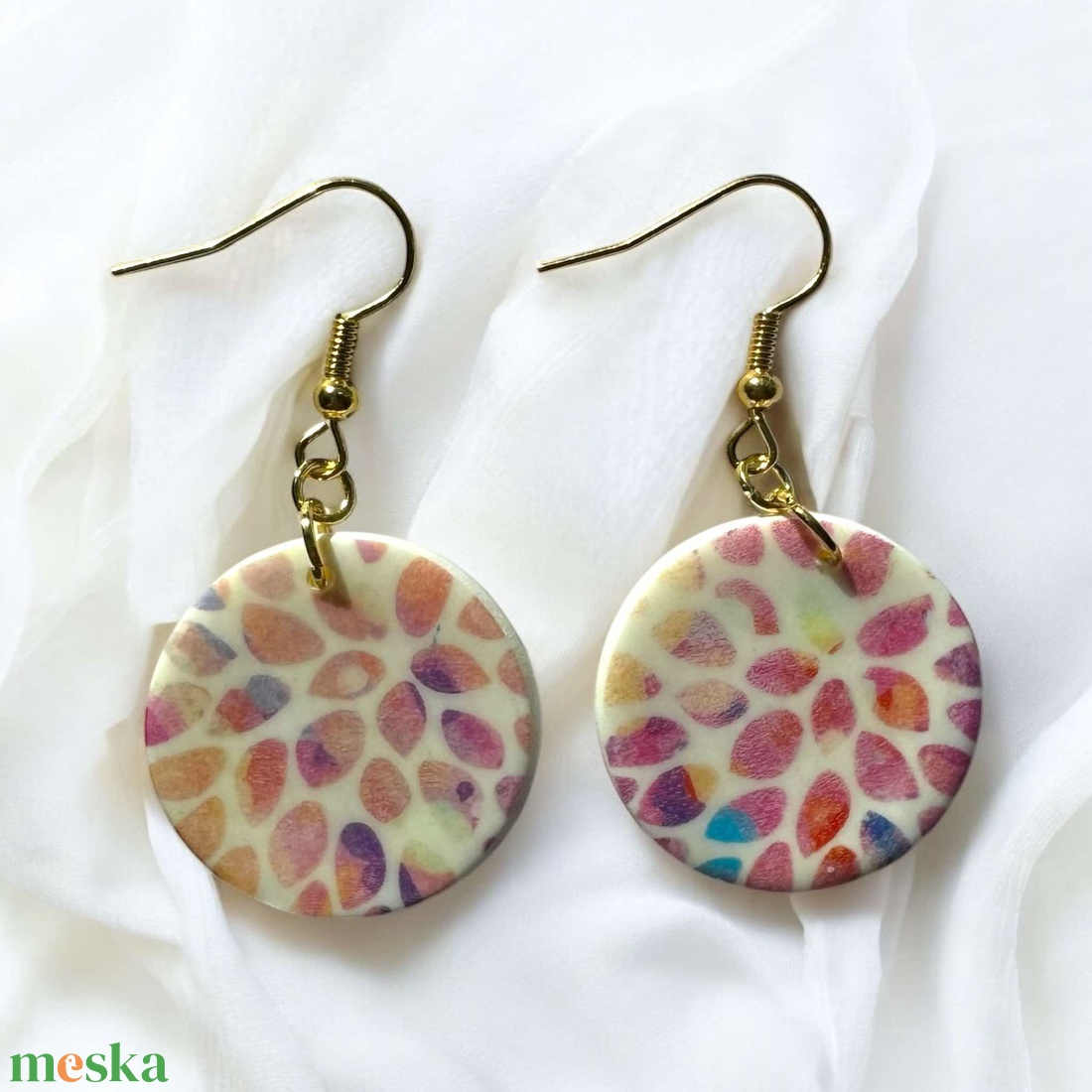 356. Sárgás-kékes-lilás színes virágszirmok kombinációja fülbevaló - ékszer - fülbevaló - lógó fülbevaló - Meska.hu