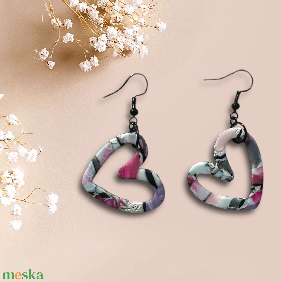 385. Színes, szívalakú fülbevaló - ékszer - fülbevaló - lógó fülbevaló - Meska.hu