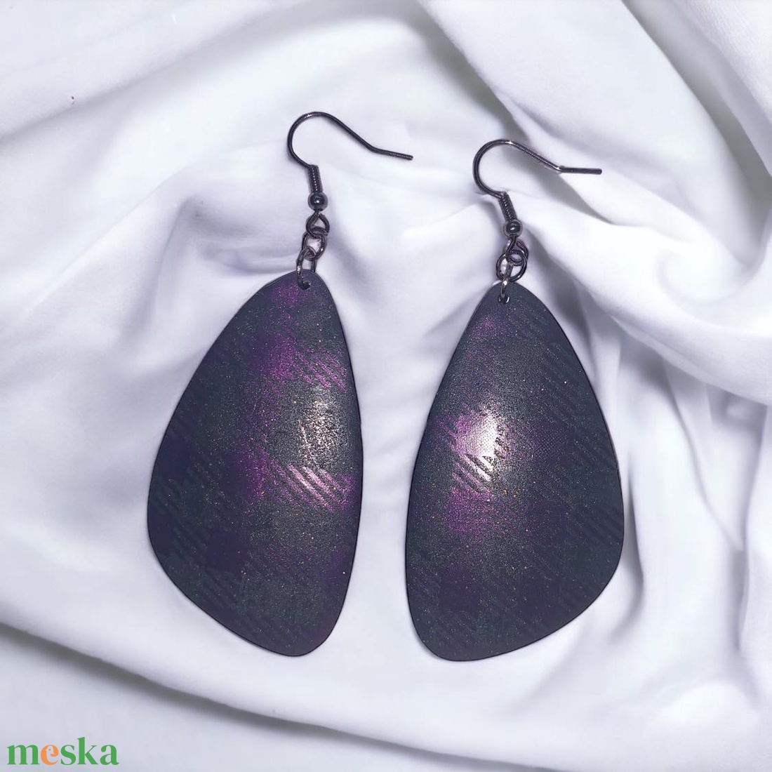 456. Szürke alapon lila kockás kagyló alakú fülbevaló - ékszer - fülbevaló - lógó fülbevaló - Meska.hu