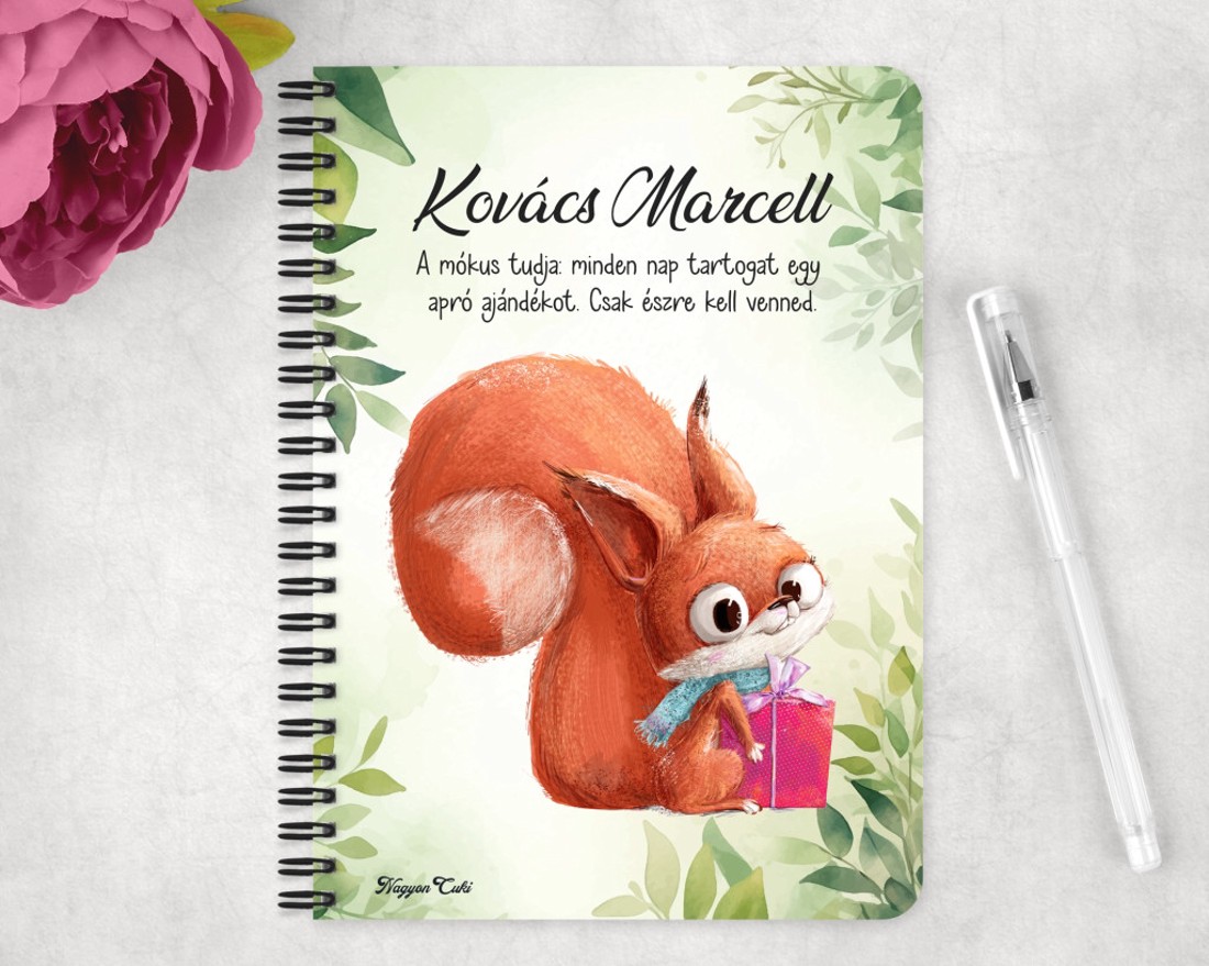 Személyre szabható - Cuki mókus ajándékkal mintás A6-os füzet - otthon & életmód - papír, írószer - jegyzetfüzet & napló - Meska.hu