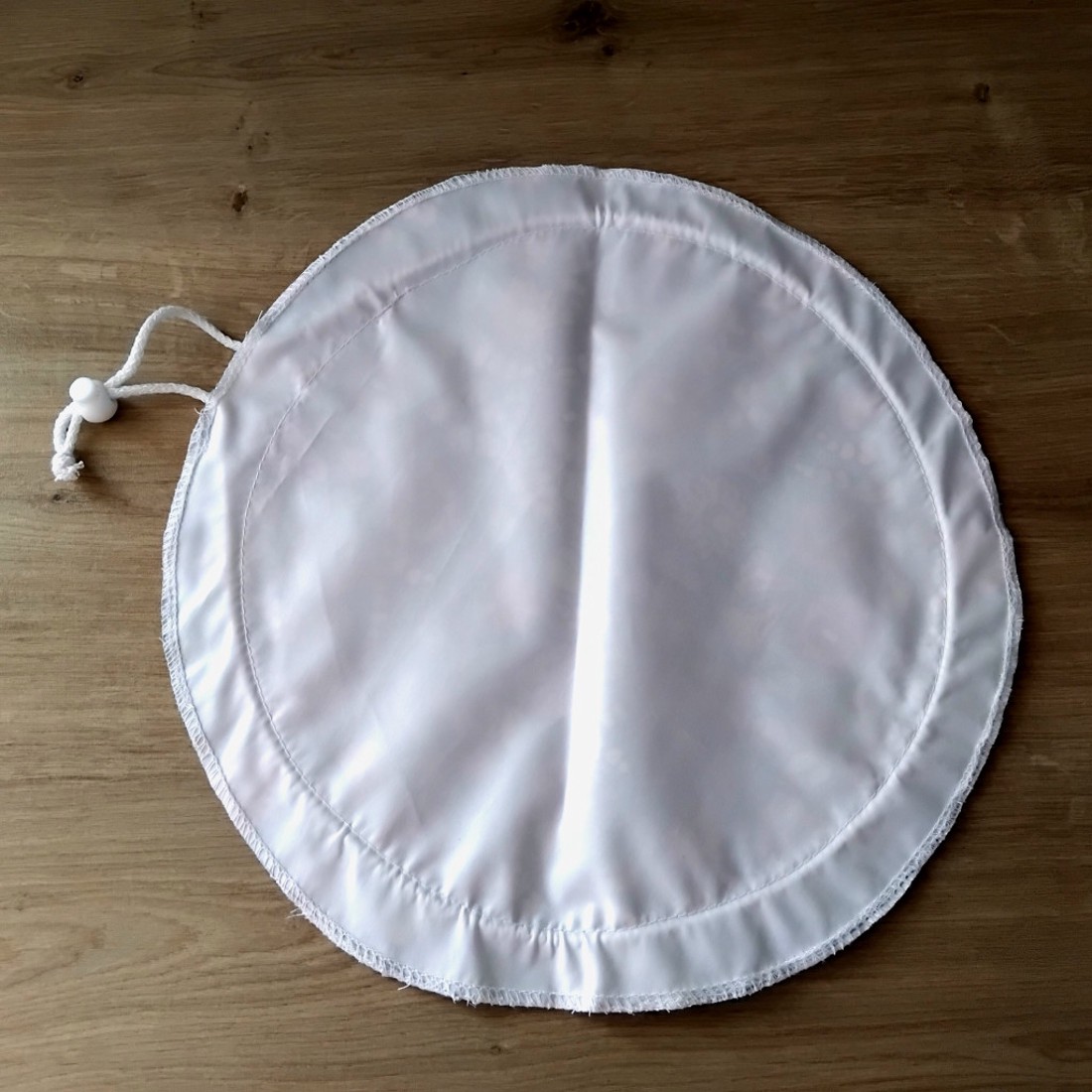 Fekete alapon virágok edényfedő - otthon & életmód - konyhafelszerelés, tálalás - konyhai textil - edényfogó & edényfedő - Meska.hu