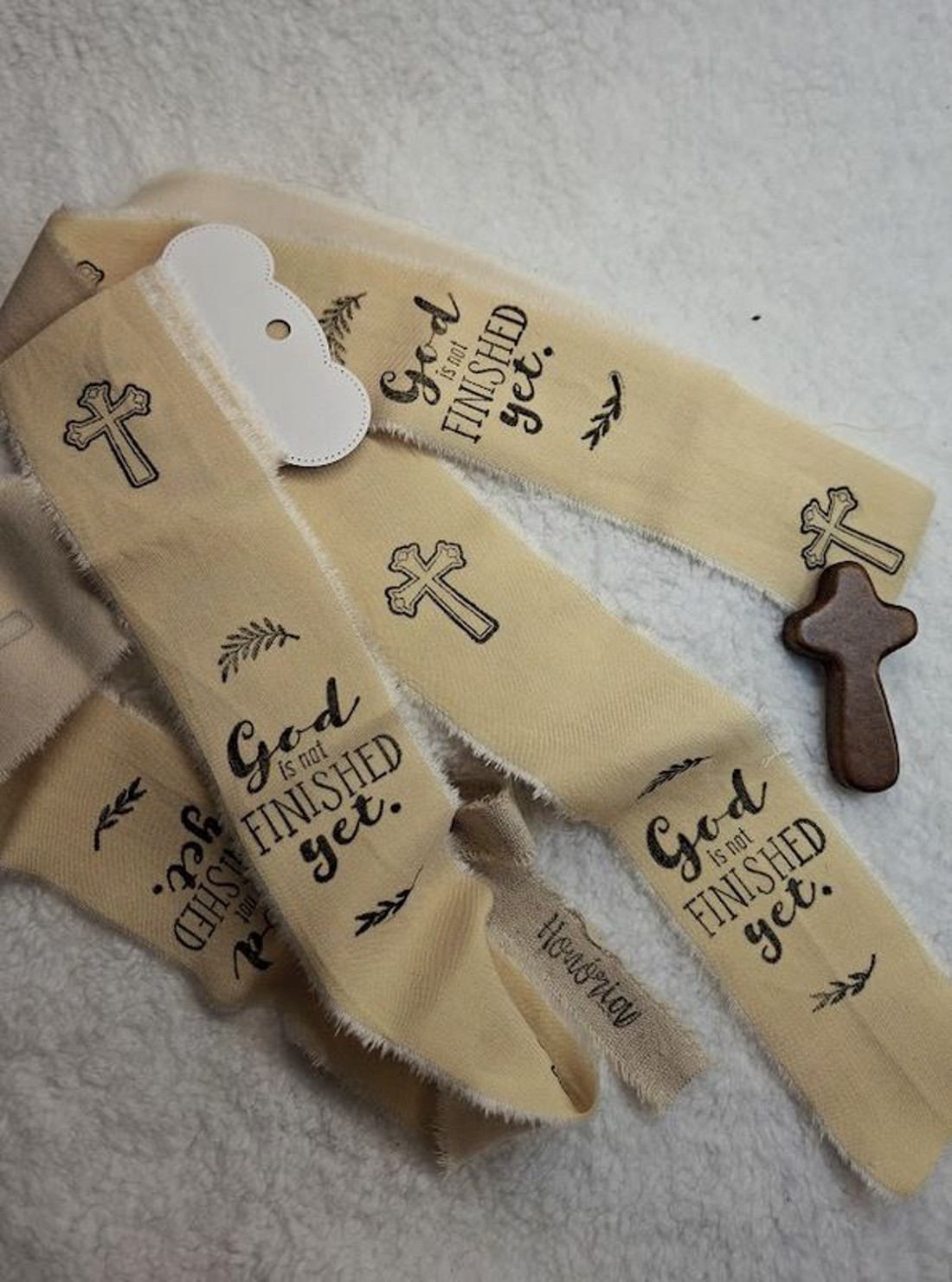 Kézzel festett és bélyegzett, tépett, pamutszalag, Bibliai, igés, felirattal- krém-002 -  - Meska.hu