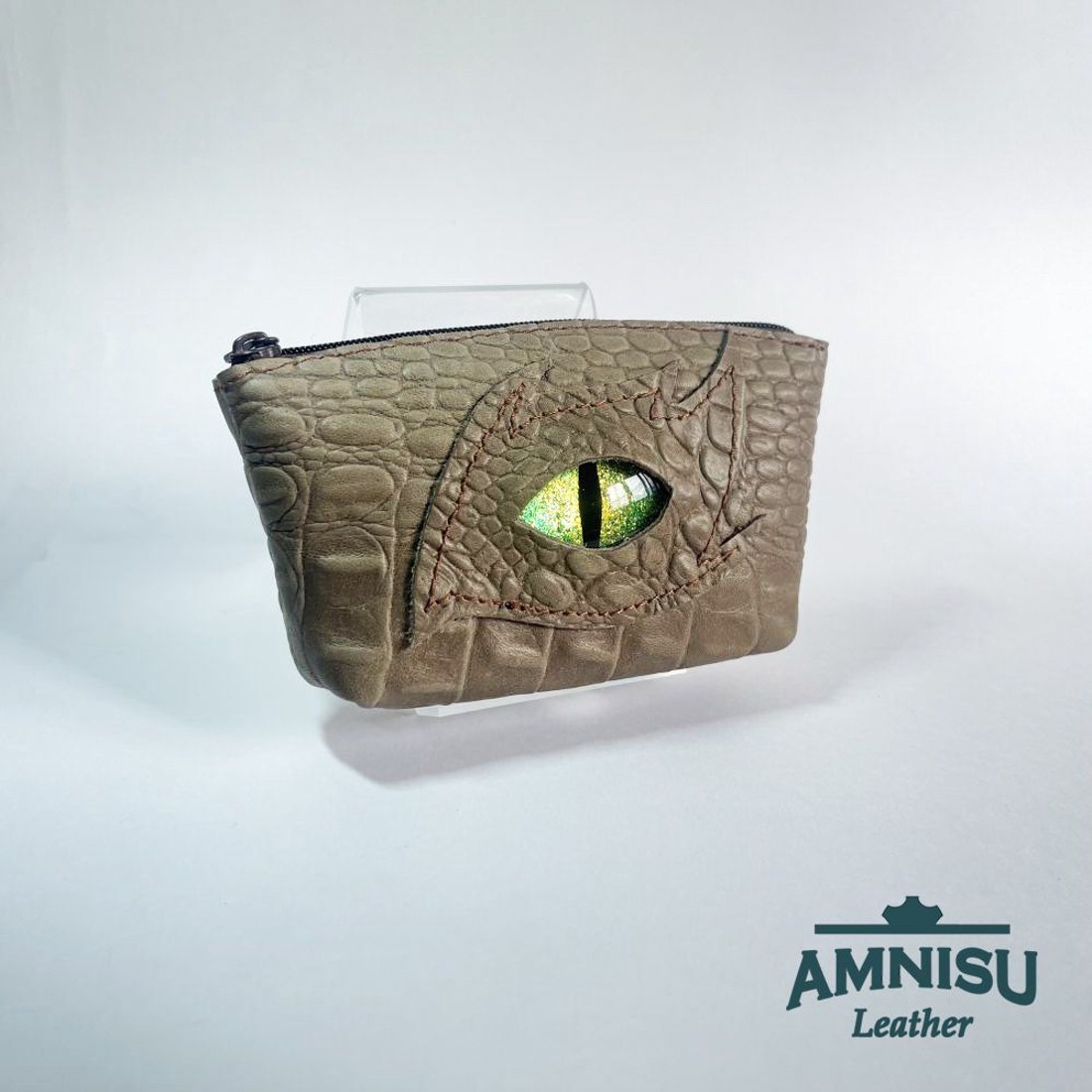 Barna krokkómintás egy cipzáras kulcstartó sárkány szemmel F9008 - táska & tok - kulcstartó & táskadísz - kulcstartó - Meska.hu