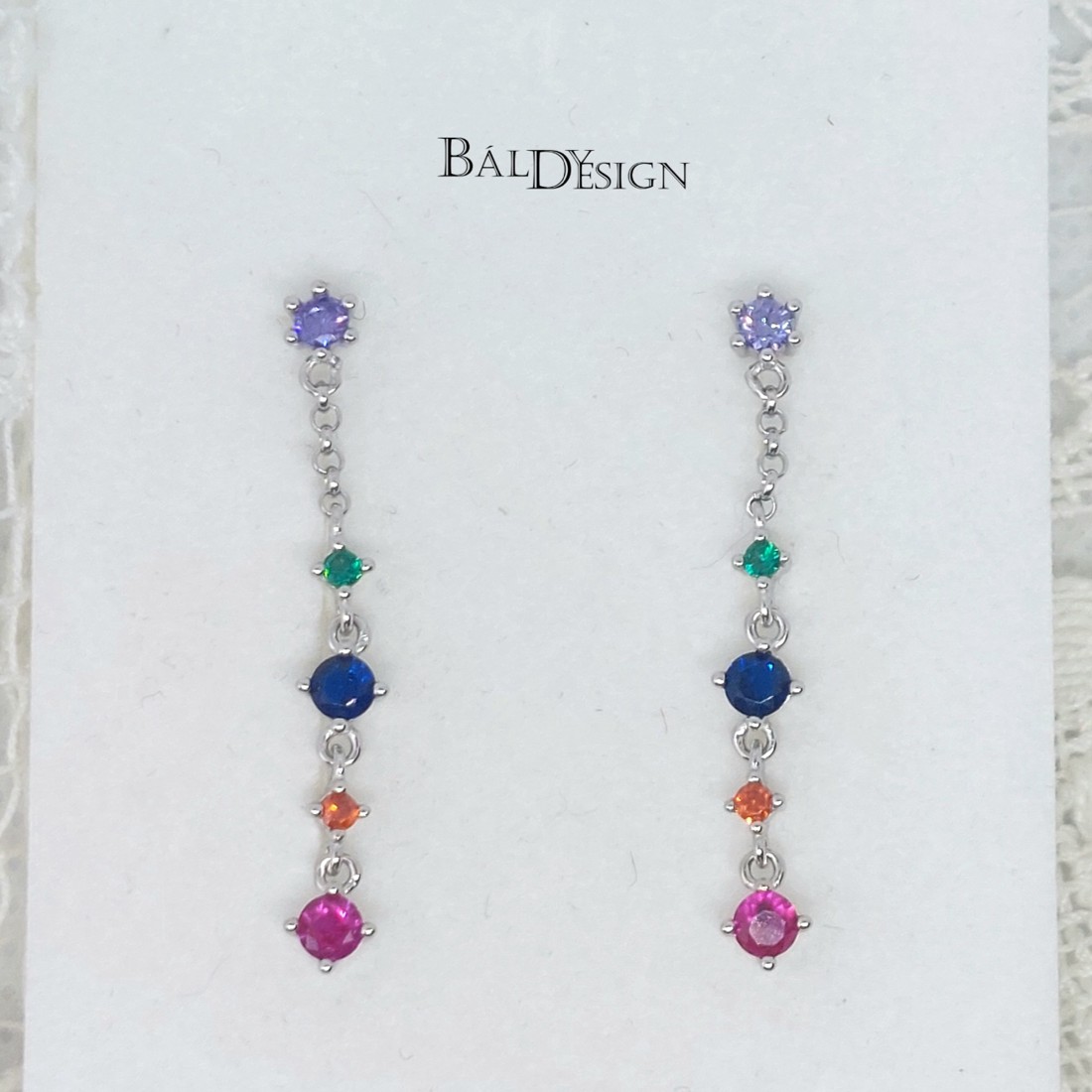 Ezüst szines köves lógós fülbevaló - ékszer - fülbevaló - lógó fülbevaló - Meska.hu