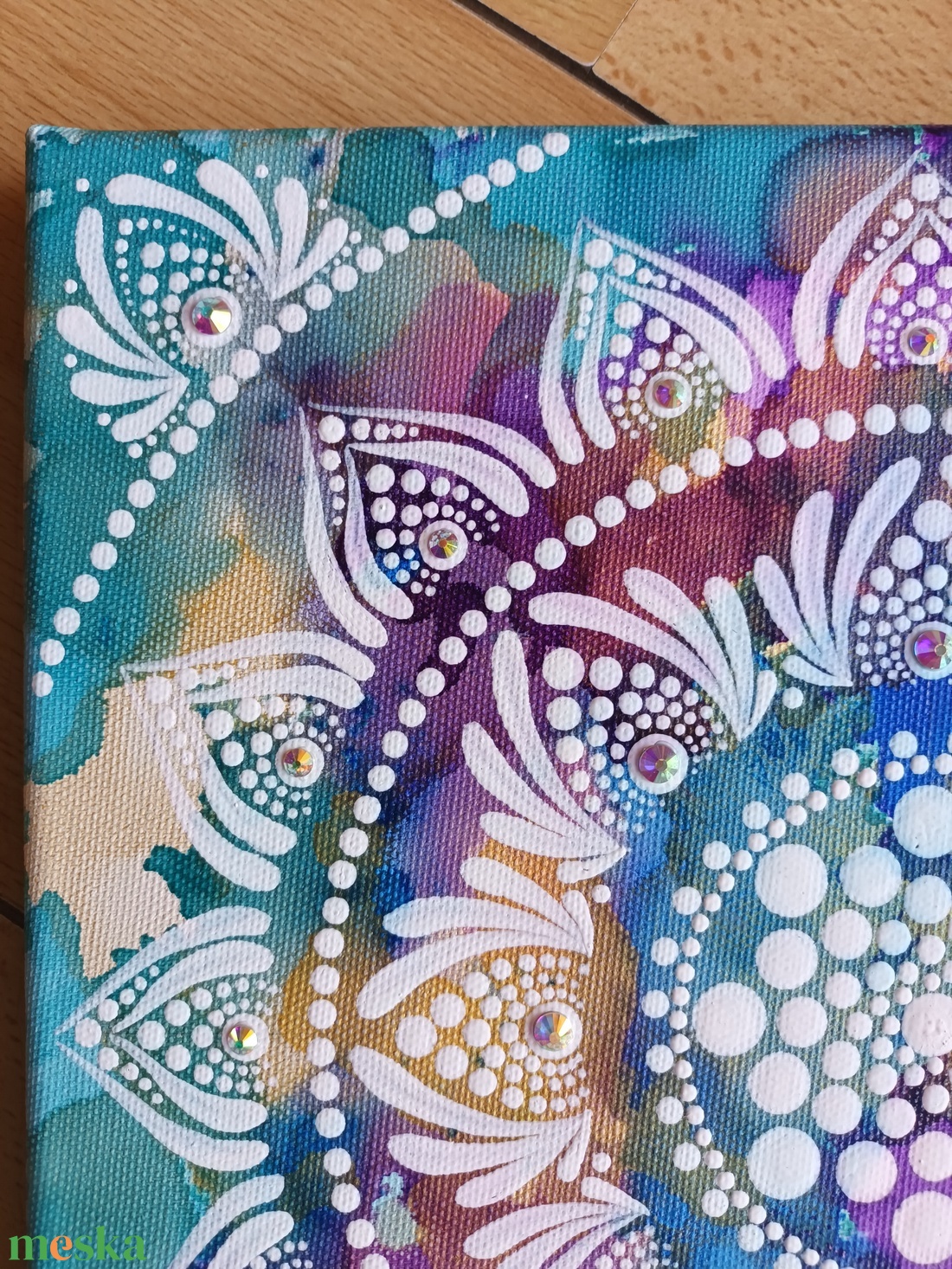 Egyedi mandala, kék, lila, zöld alapon fehér színnel festve, kristályokkal díszítve. - otthon & életmód - dekoráció - spiritualitás - mandala - Meska.hu Egyedi mandala, kék, lila, zöld alapon fehér színnel festve, kristályokkal díszítve. - otthon & életmód - dekoráció - spiritualitás - mandala - Meska.hu