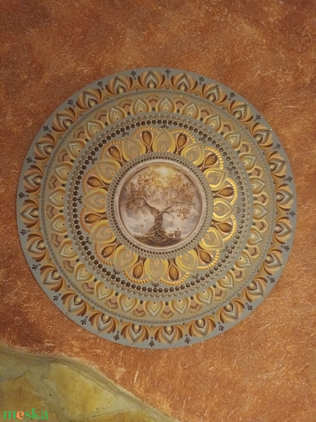 Egyedi mandala, nyomtatott fa középpel, világosbarna alapra festve sárga és barna árnyalatokkal festve  - otthon & életmód - dekoráció - spiritualitás - mandala - Meska.hu