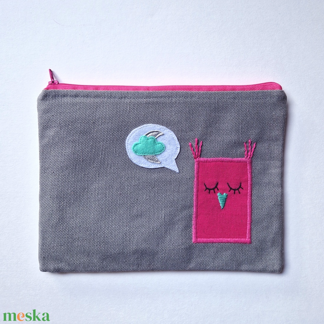 Miről álmodik az uhu? Szürke neszesszer pink bagollyal - táska & tok - neszesszer - Meska.hu Miről álmodik az uhu? Szürke neszesszer pink bagollyal - táska & tok - neszesszer - Meska.hu