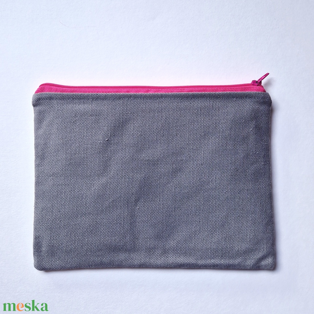 Miről álmodik az uhu? Szürke neszesszer pink bagollyal - táska & tok - neszesszer - Meska.hu Miről álmodik az uhu? Szürke neszesszer pink bagollyal - táska & tok - neszesszer - Meska.hu