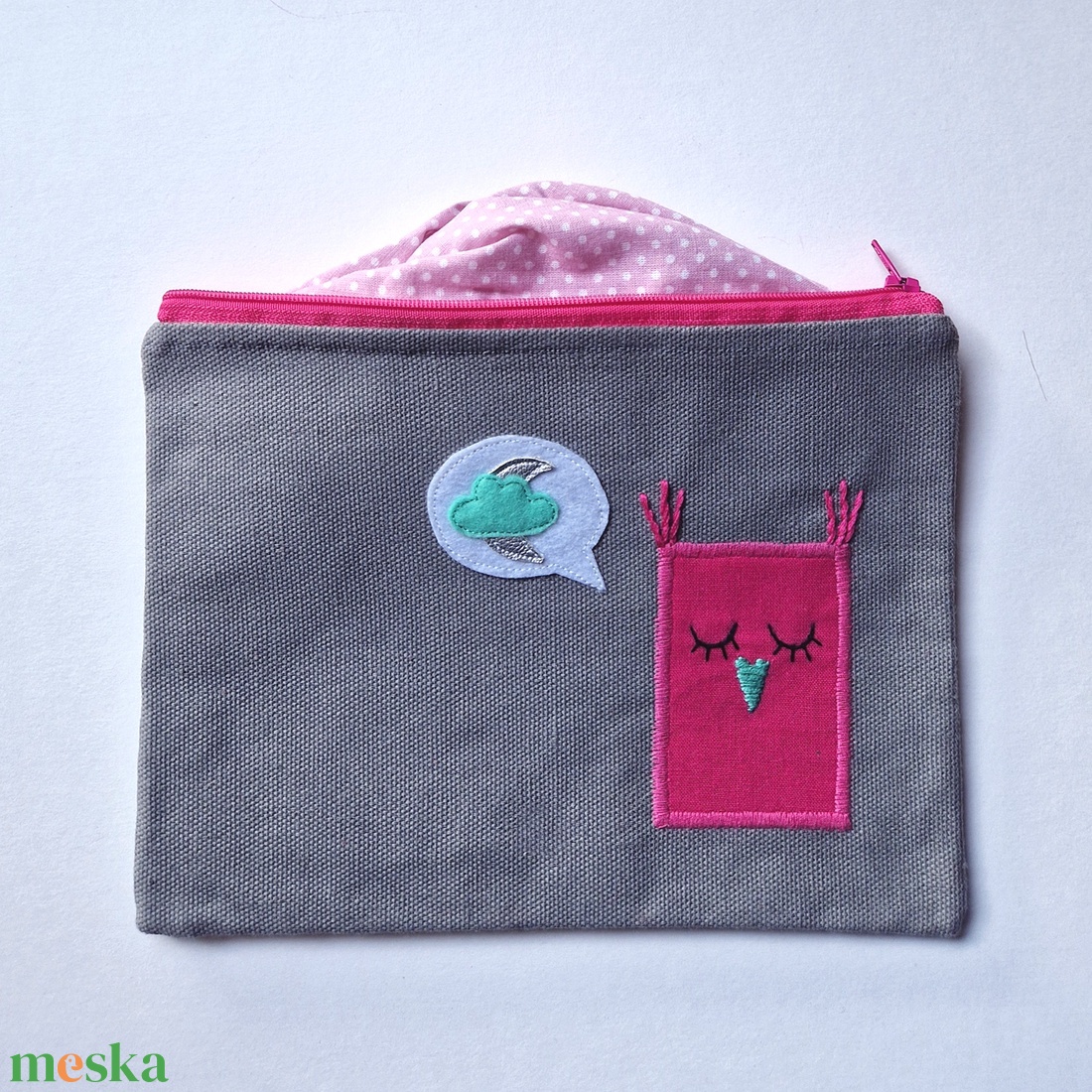 Miről álmodik az uhu? Szürke neszesszer pink bagollyal - táska & tok - neszesszer - Meska.hu Miről álmodik az uhu? Szürke neszesszer pink bagollyal - táska & tok - neszesszer - Meska.hu