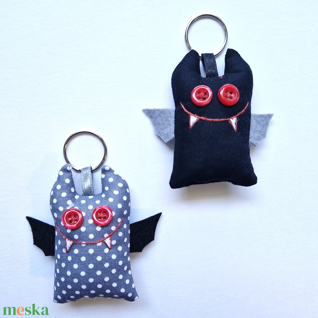 Szerelmes Denevérek - 2db textilkulcstartó egy csomagban - otthon & életmód - dekoráció - halloween - halloweeni figurák - Meska.hu Szerelmes Denevérek - 2db textilkulcstartó egy csomagban - otthon & életmód - dekoráció - halloween - halloweeni figurák - Meska.hu